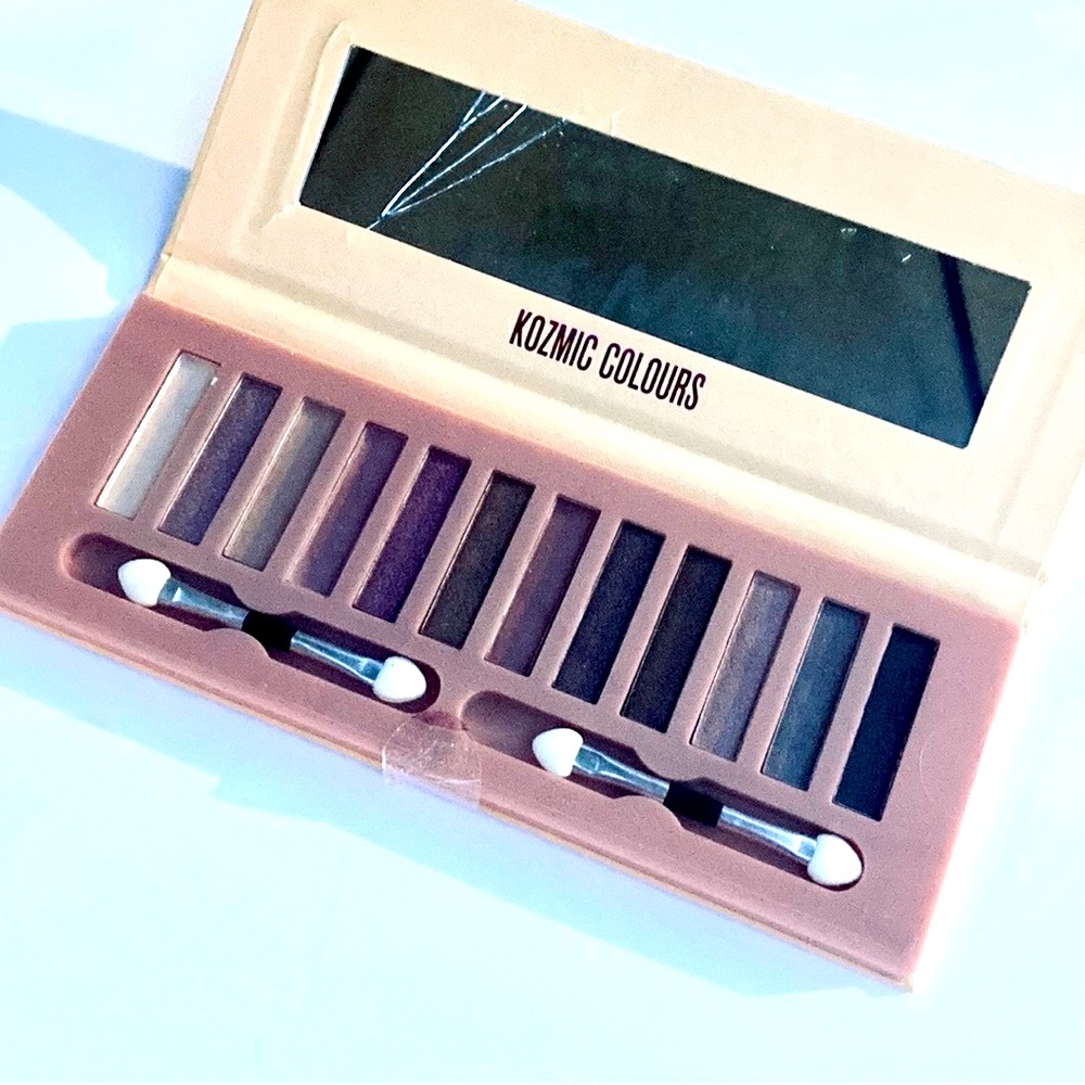 Kozmik Colors Eyeshadow Palettes Smoky or Nude